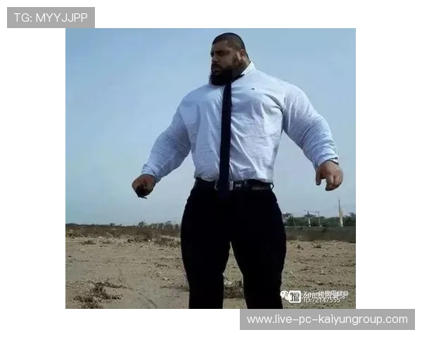 举重选手训练视频走红,网友称其“现实版绿巨人” 举重选手训练视频走红,网友称其“现实版绿巨人”