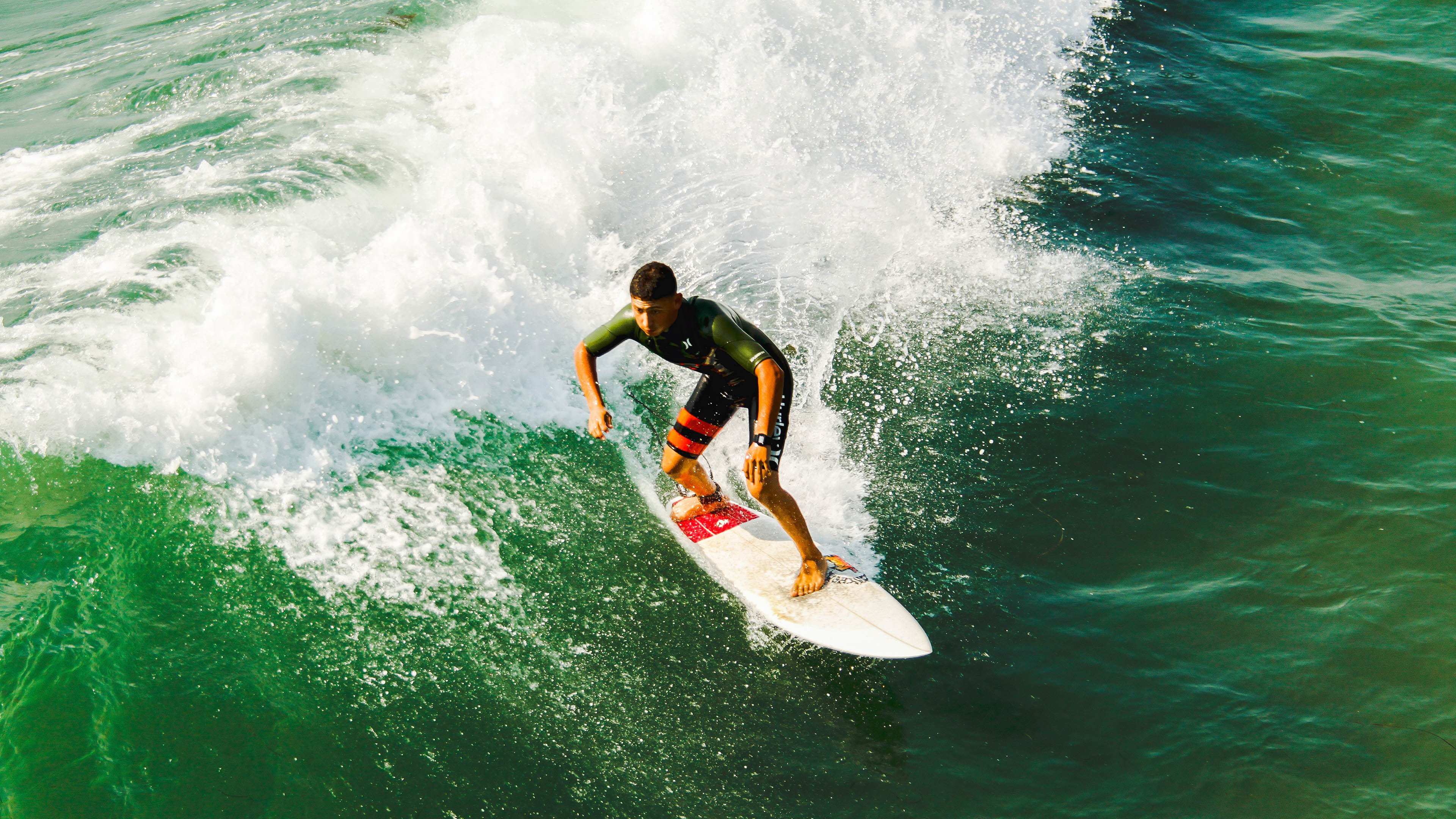 开云平台-边路球员是否能通过持球时间控制整体进攻节奏，边路球员怎么摆脱防守人员